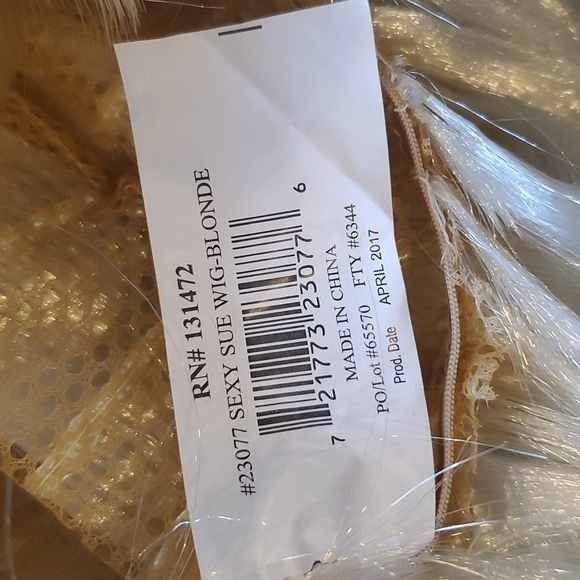 Make Believe Blonde Sexy Sue Wig - Picture 3 of 8